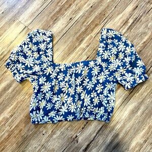 American Eagle Cropped Floral Blouse